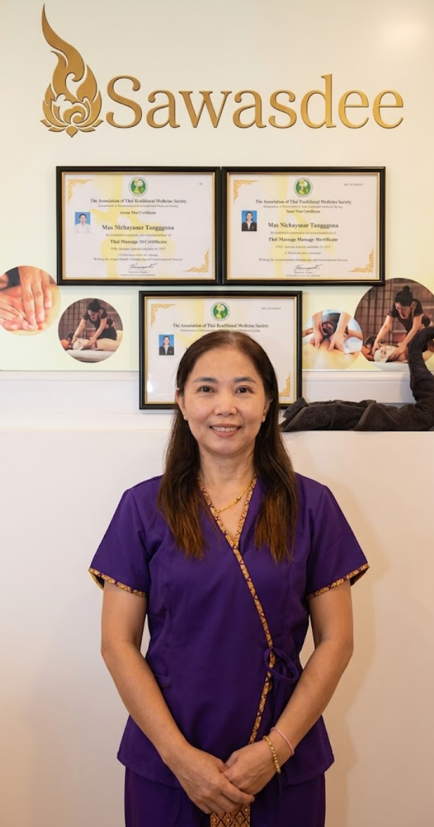 La praticienne de Sawasdee Thai Massage dans son espace de soin